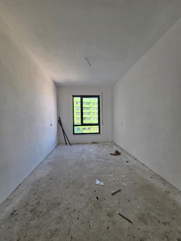 VENDESI APPARTAMENTO 3+1+2 – ZONA 5 MAGGIO