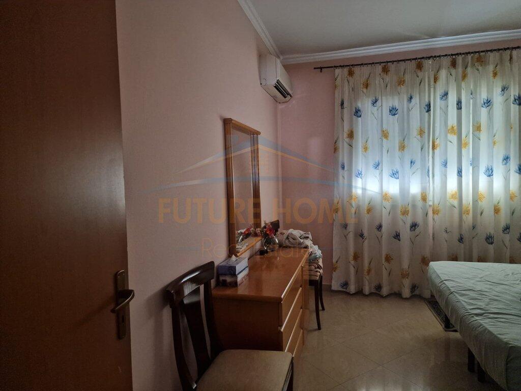 In vendita, Appartamento 2+1, vicino alla scuola 4 Deshmoret, Tirana