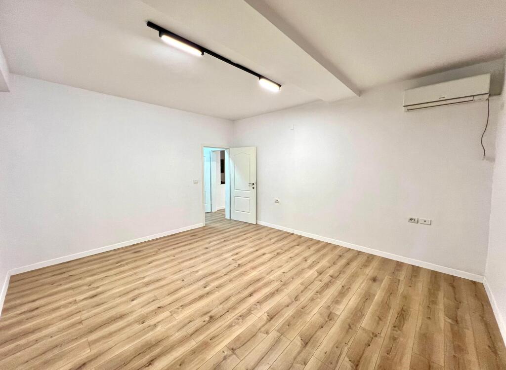 Me Qera : Zyre me 2 Ambiente Pune 📍Bllok - 900€/Muaj - S.76m² - I sapo Investuar✨️