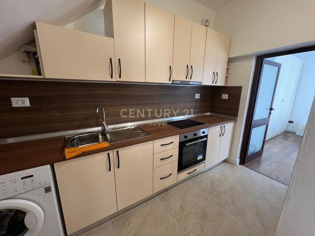 JEPET ME QIRA APARTAMENT PRANE KOMISARIATIT NR.3 RRUGA MINE PEZA