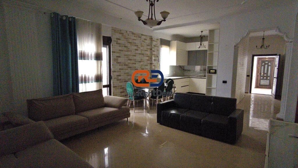 Ne Laprake, Prane Kupoles, Shitet Apartament 4+1+2 I Pershtatshem Per Investim !