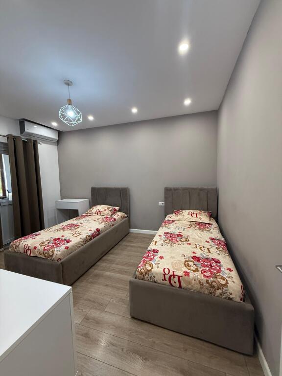 🏠AFFITTASI Appartamento 1+1 📍Via Ferit Xhajko 🛋️Arredamento moderno  💶 Prezzo: 600€/mese