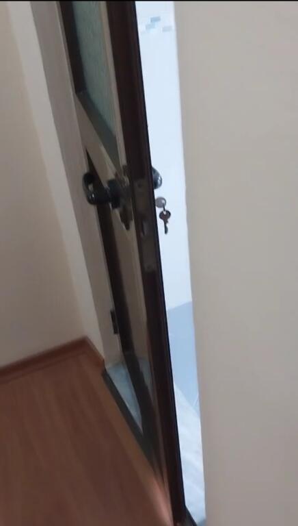 Jepet  me qera   apartament 2+1 ne zemër te bllokut  