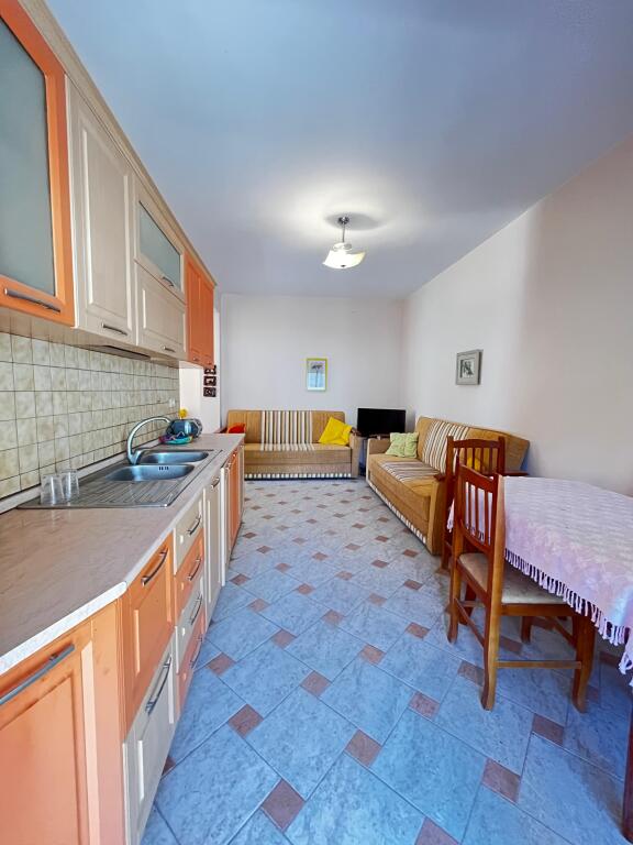 Per shitje  Apartamente   1+1 + Verande Shkembi Kavajes