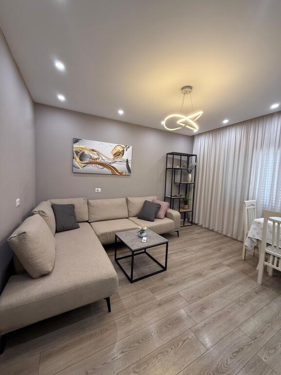 🏠AFFITTASI Appartamento 1+1 📍Via Ferit Xhajko 🛋️Arredamento moderno  💶 Prezzo: 600€/mese