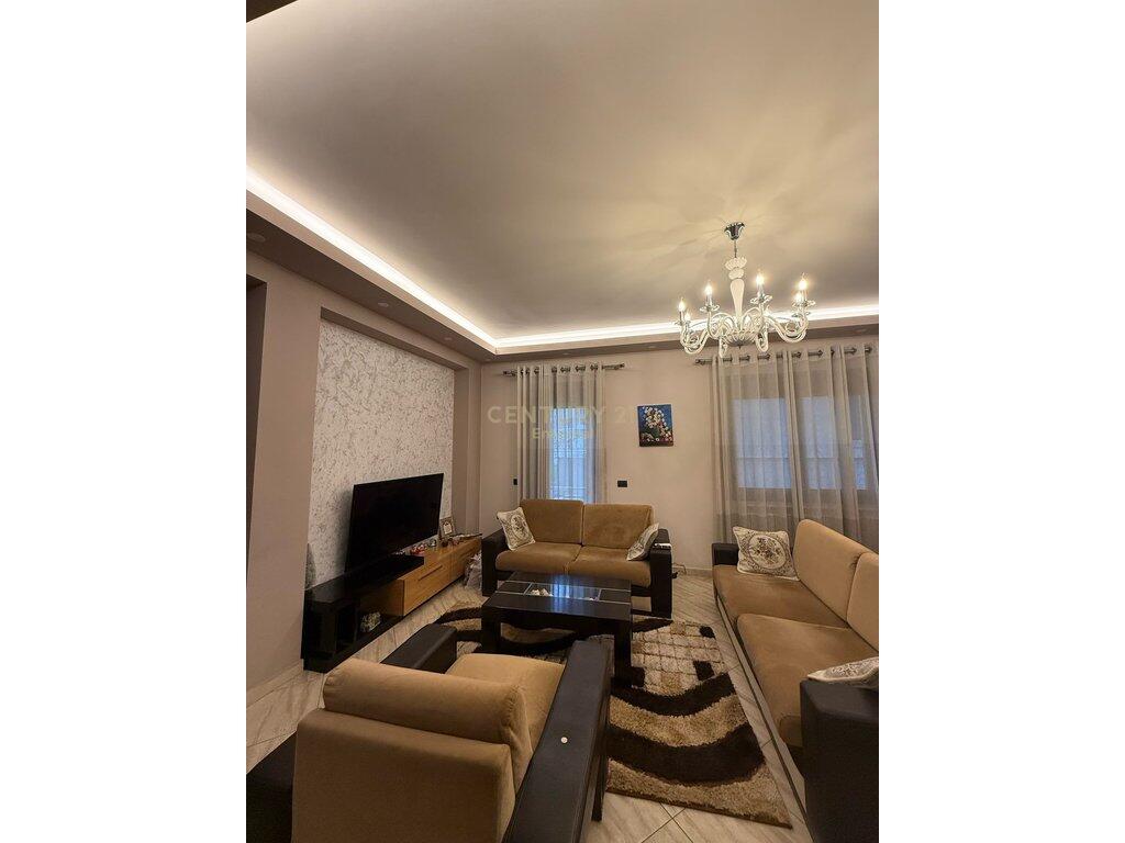 Appartamento 2+1+Posto Auto in Affitto a Kodra e Priftit, Tirana - 550€ | 120 m²