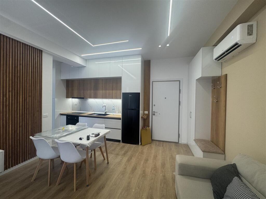 🏢Nella zona di Ali Demi, Residenza Kadiu, si affitta appartamento 1+1, arredato. 50.000 Leke