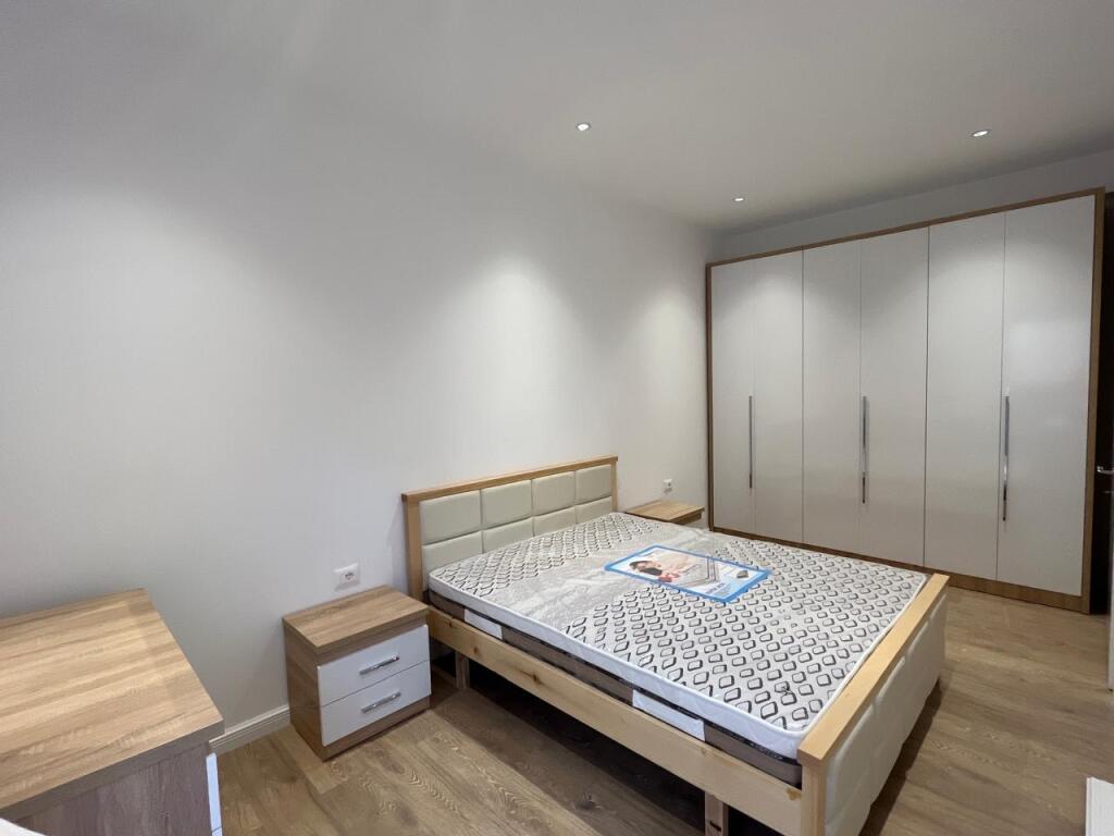 5 May house for rent