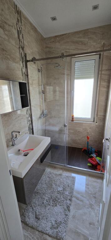 Qera, Apartament 2+1+2+Post Parkimi, Kopshti Botanik, Tiranë.