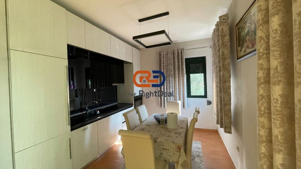 Vicino a Nova Home, Vendesi Villa su 2 Piani, Con Spazi Ampi!!