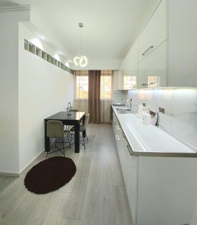 Appartamento moderno con 2 camere da letto vicino allo Zoo – 550 €/mese