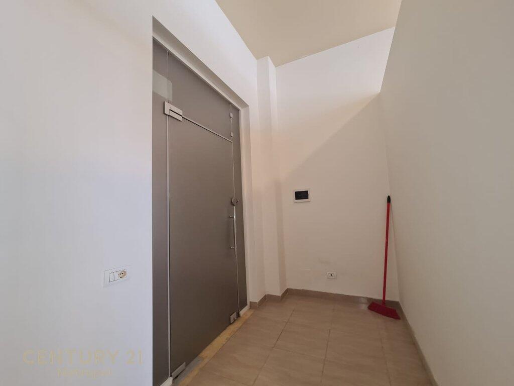 OFFRO IN AFFITTO AMBIENTE PER UFFICI, VICINO ALL'EX ESPOSIZIONE!