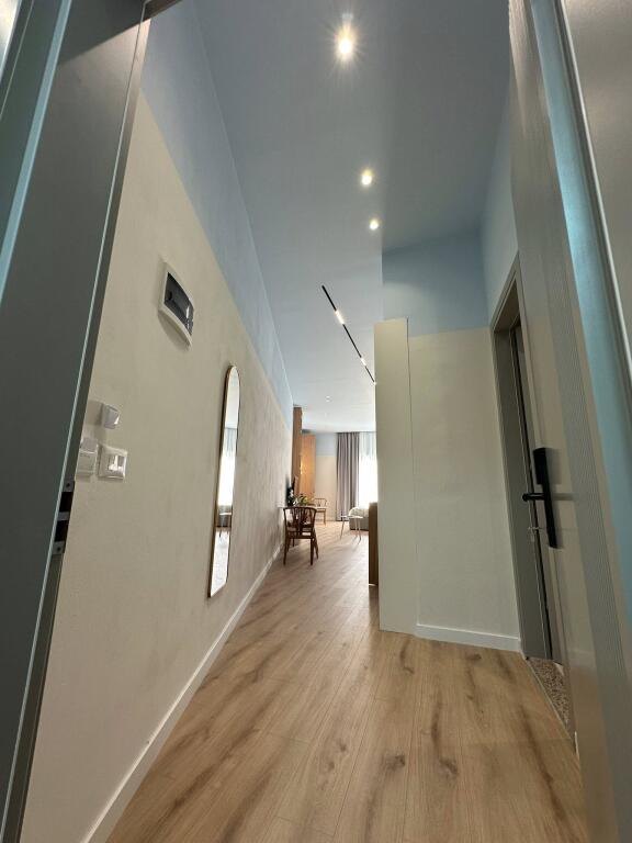 Apart-Hotel modern në shitje me 5 studio të ndara, ideal për turizëm dhe investim afatgjatë.