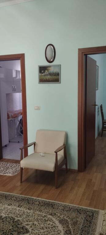 Jepet me qera 3+2 private mobiluar 600 eu  te Hoxha Tasim