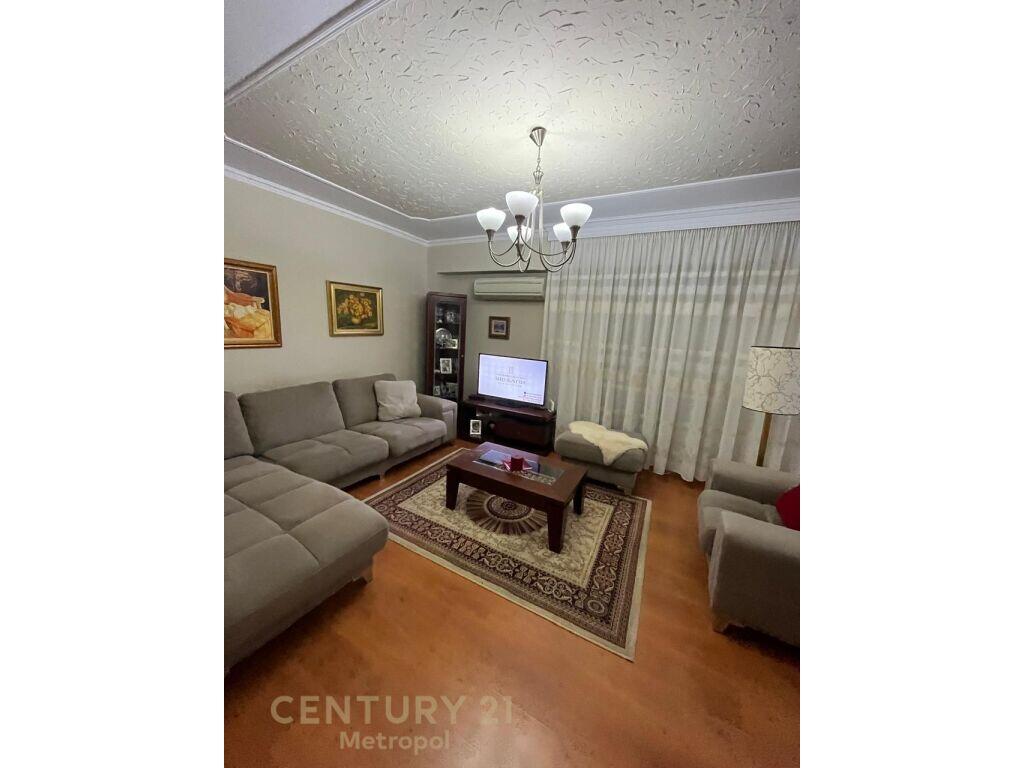 Apartament 2+1 per qira perballe shkolles Deshmoret e Lirise