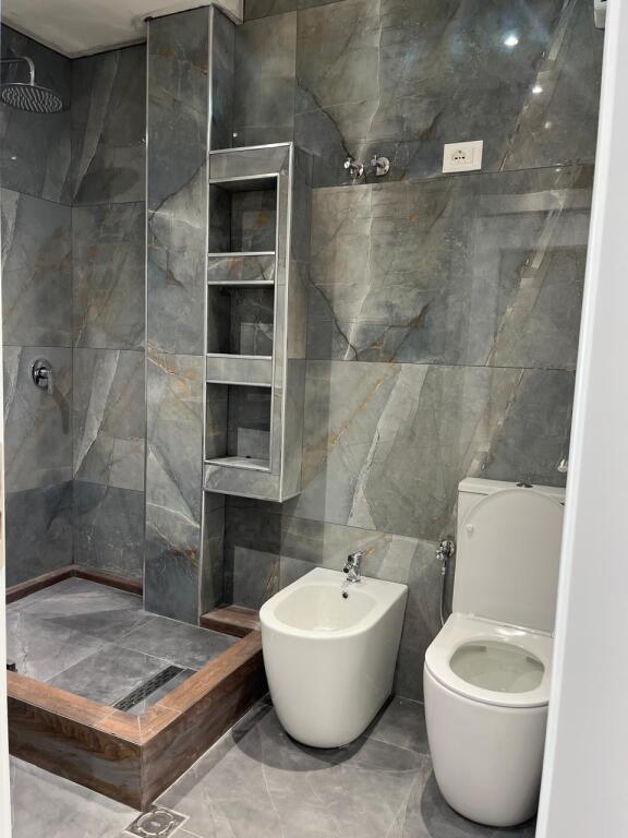 5 May house for rent