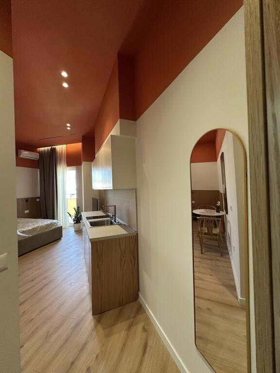 Apart-Hotel modern në shitje me 5 studio të ndara, ideal për turizëm dhe investim afatgjatë.