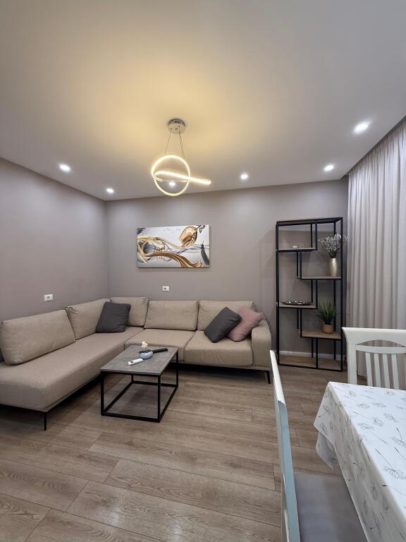🏠AFFITTASI Appartamento 1+1 📍Via Ferit Xhajko 🛋️Arredamento moderno  💶 Prezzo: 600€/mese
