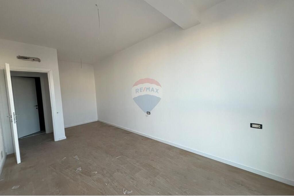 Ambient Zyrash Per Qira Tek Mine Peza!