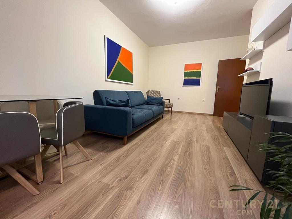 Apartament 1+1 për Qira në Pallatet Agimi, Tiranë - 650€