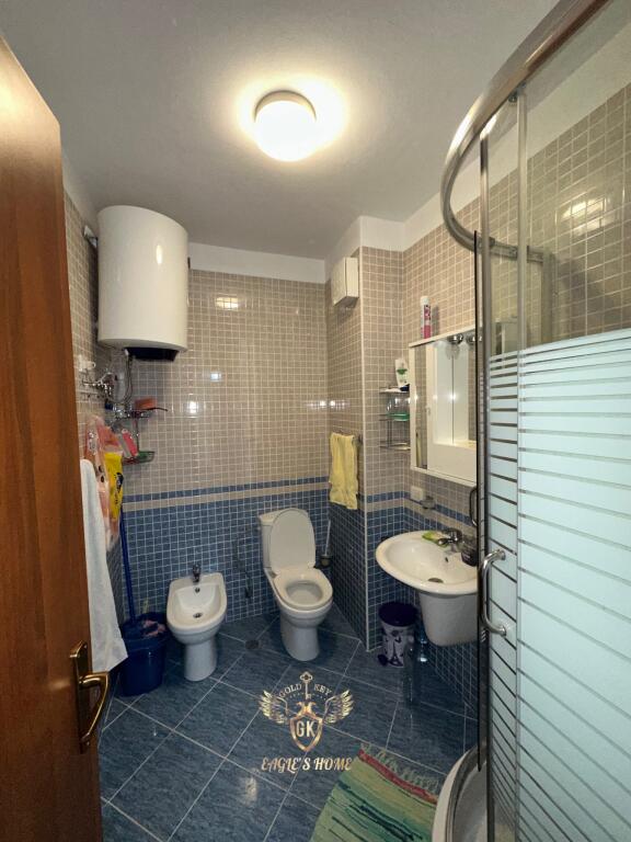 Apartament për shitje 1+1 + Ballkon LINJA E PARË NË DET 📍SHKEMBI KAVAJES, Afër Hotel Rumar • 108.800€ ✅