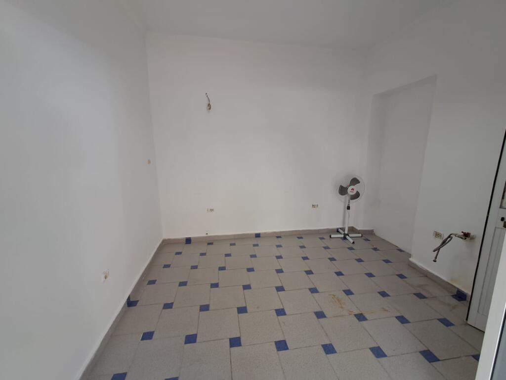 🏢 NEGOZIO IN AFFITTO – VICINO ALLA STAZIONE DEI TRENI, DURRËS, 300 euro