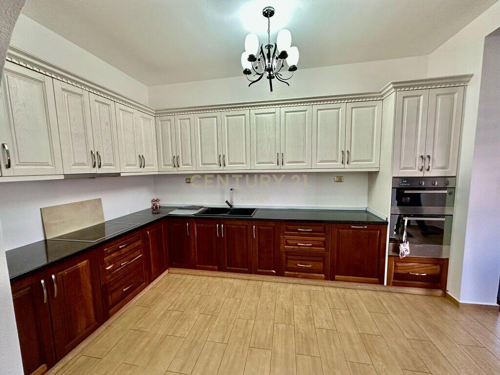 APARTAMENT ME QIRA 2+1, I VENDOSUR PRANE KOMPLEKSIT GRAND, TIRANE!
