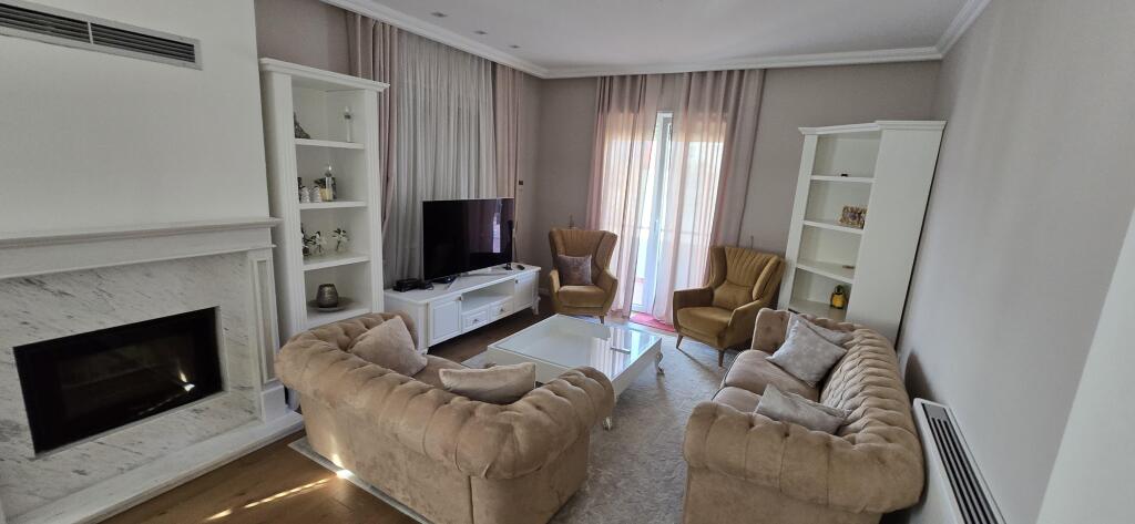 Qera, Apartament 2+1+2+Post Parkimi, Kopshti Botanik, Tiranë.