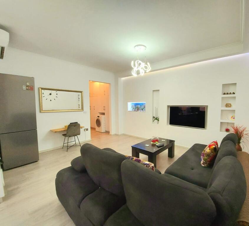 Appartamento moderno con 2 camere da letto vicino allo Zoo – 550 €/mese