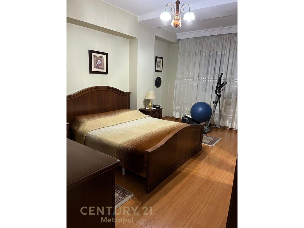 Apartament 2+1 per qira perballe shkolles Deshmoret e Lirise