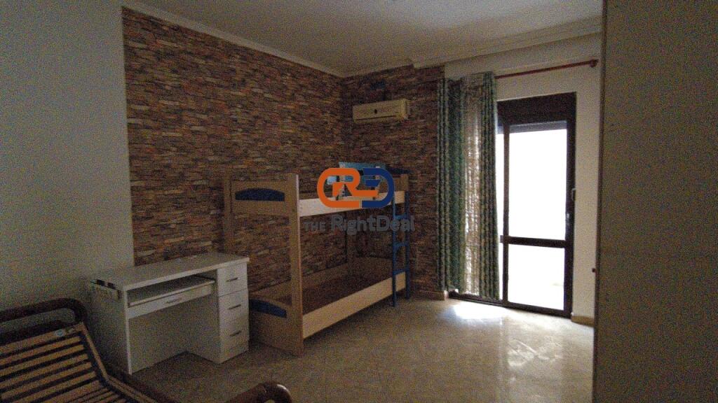 Ne Laprake, Prane Kupoles, Shitet Apartament 4+1+2 I Pershtatshem Per Investim !