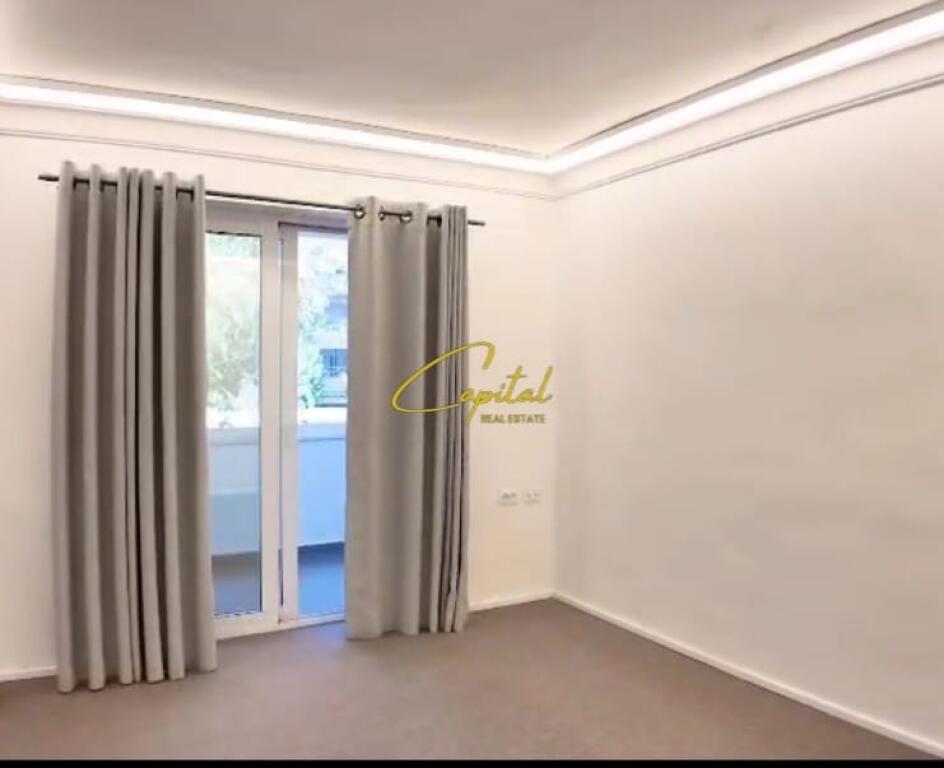 LOCALE COMMERCIALE IN AFFITTO 130 M2 STRADA DI DURRES 200.000 LEKE