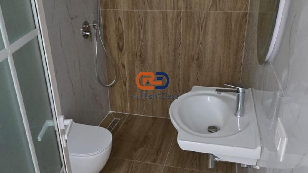 Tek Pallati Me Shigjeta, Shitet Apartament 1+1, Me Orientim Perfekt!!