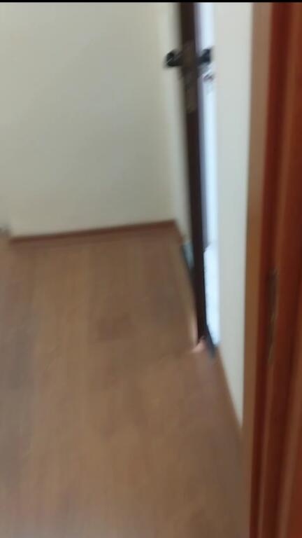 Jepet  me qera   apartament 2+1 ne zemër te bllokut  