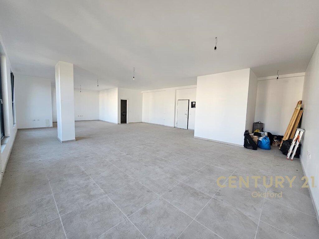 Commercial space for rent at Zirkon Residence