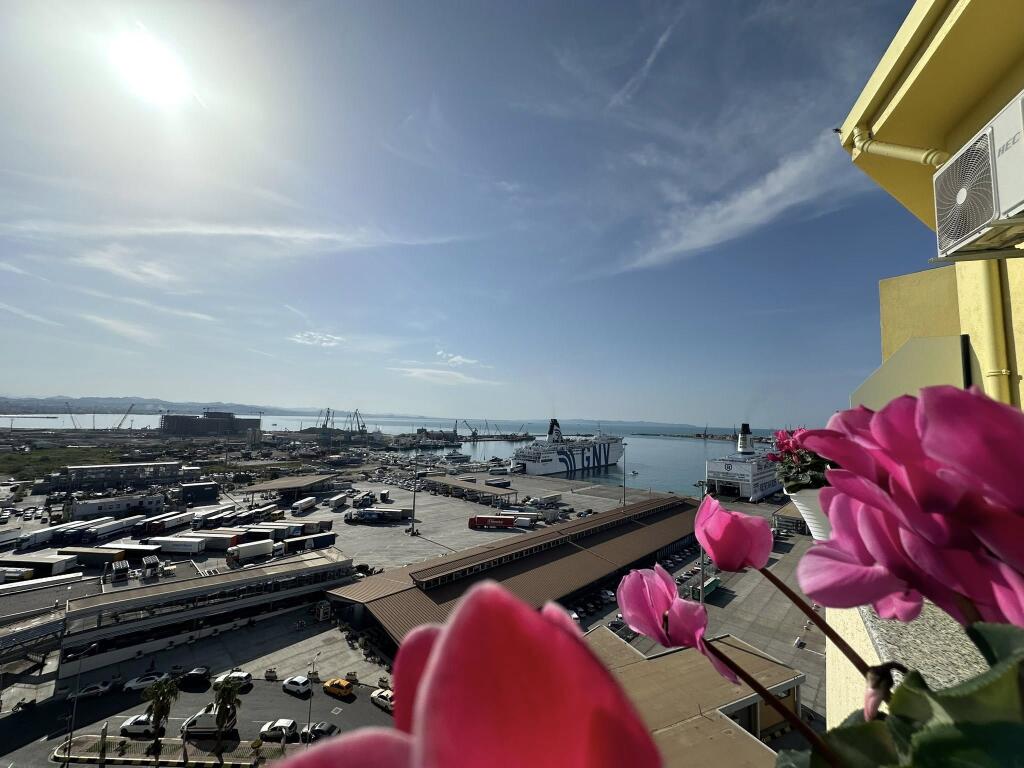 Apart-Hotel modern në shitje me 5 studio të ndara, ideal për turizëm dhe investim afatgjatë.