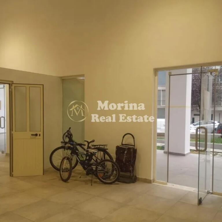 Qera, Ambient Biznesi,  Stacioni i Trenit,600 EURO/MUAJ