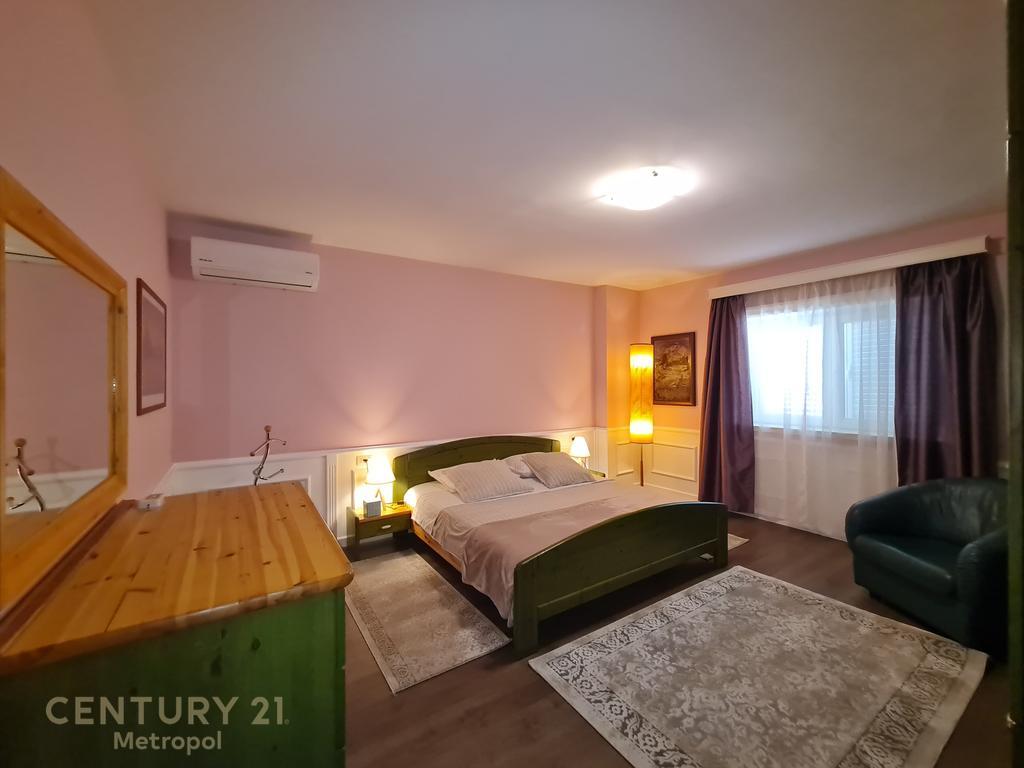 OFROJ KAT VILE PER QIRA 2+1, KINOSTUDIO!