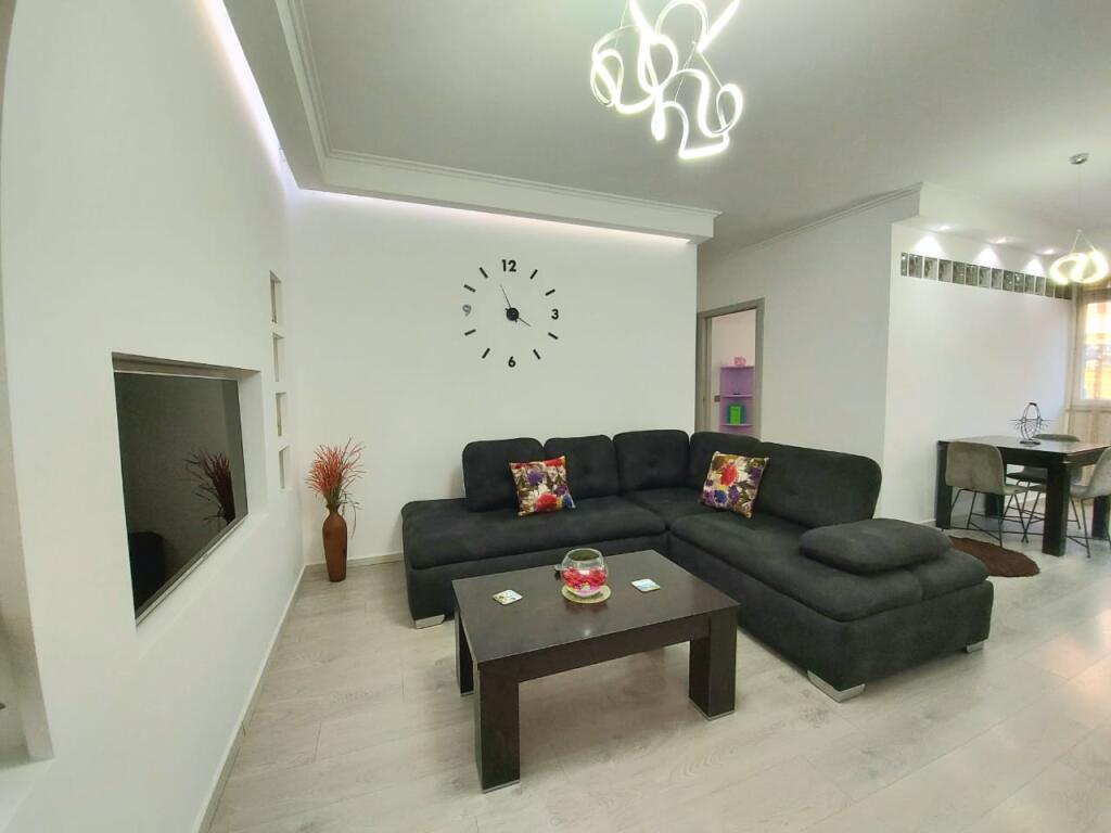 Appartamento moderno con 2 camere da letto vicino allo Zoo – 550 €/mese