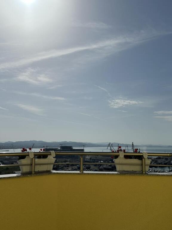 Apart-Hotel modern në shitje me 5 studio të ndara, ideal për turizëm dhe investim afatgjatë.