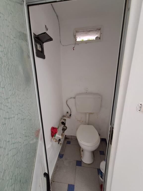 🏢 NEGOZIO IN AFFITTO – VICINO ALLA STAZIONE DEI TRENI, DURRËS, 300 euro