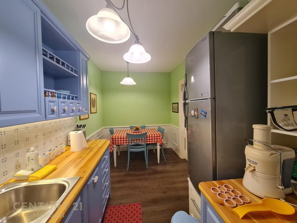 OFROJ KAT VILE PER QIRA 2+1, KINOSTUDIO!