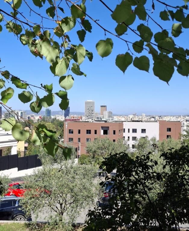 SHITET APARTAMENT 2+1+2 PERBALLE XIBRAKUT