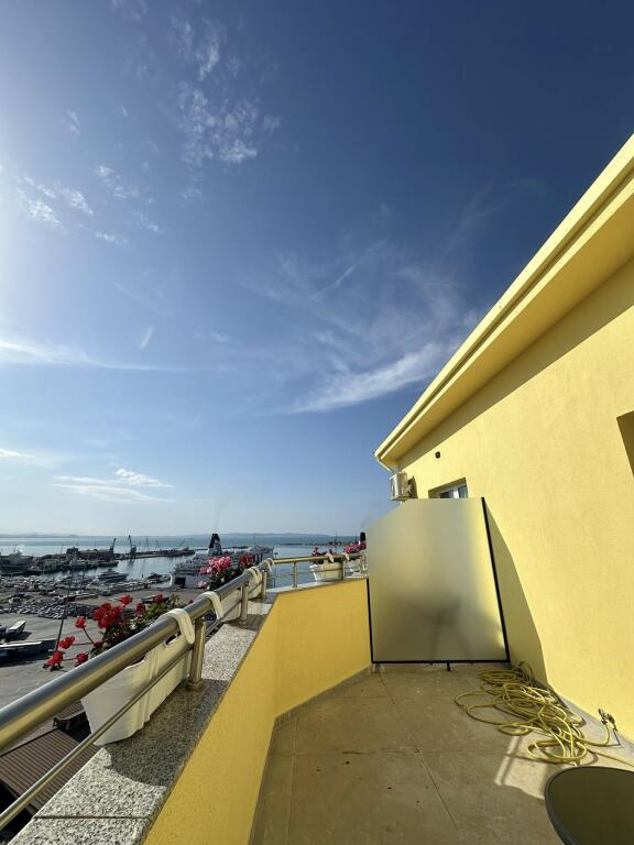 Apart-Hotel modern në shitje me 5 studio të ndara, ideal për turizëm dhe investim afatgjatë.