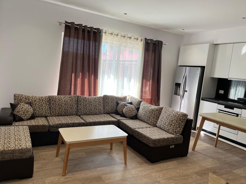 5 May house for rent
