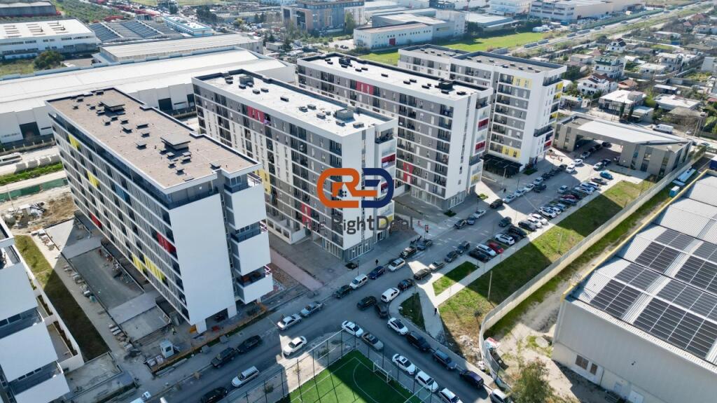 Tek Univers City ,Shitet Apartament 1+1 Me Planimetri Te Rregullt Dhe Me Orientim Perfekt !