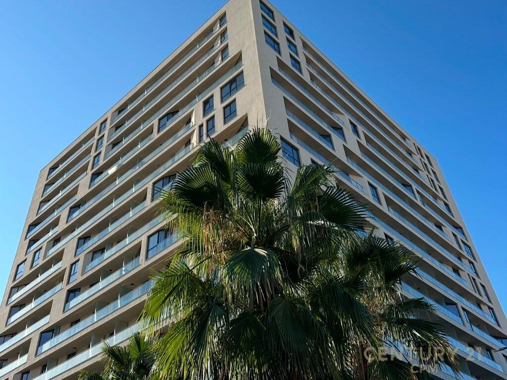 Jepet me qira apartament 2+1+2 për zyra, tek Golden Tower Residence!