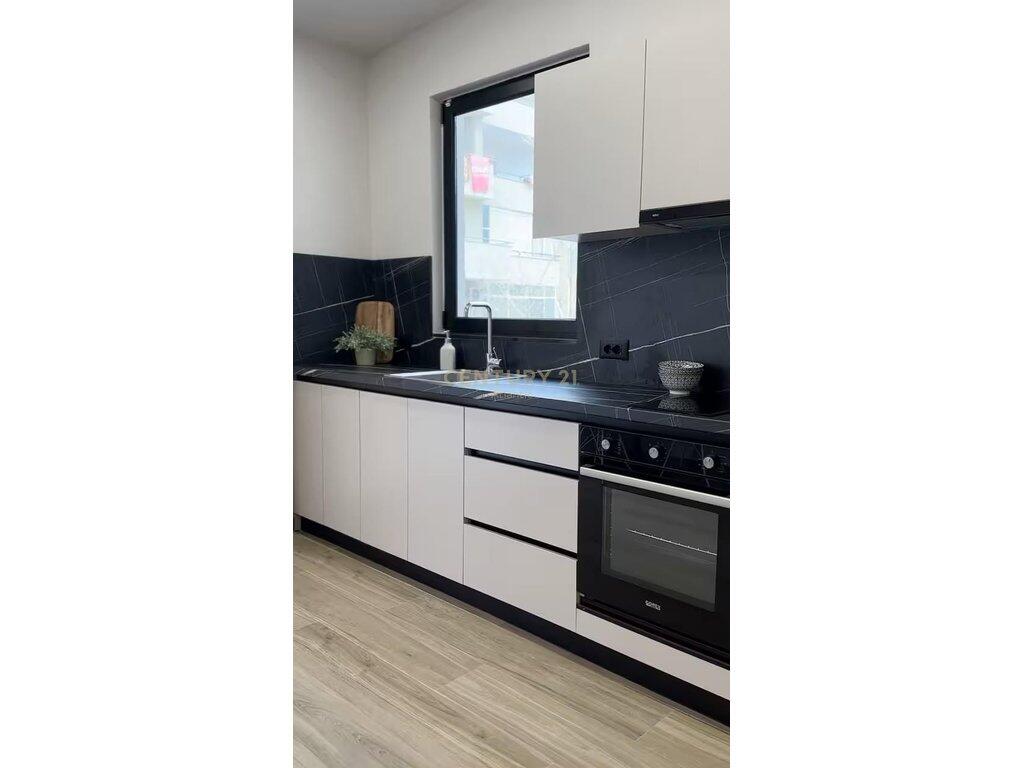 1+1 me tarracë APARTAMENT PËR QIRA NË PLAZH ILIRIA!         370 € /Muaj