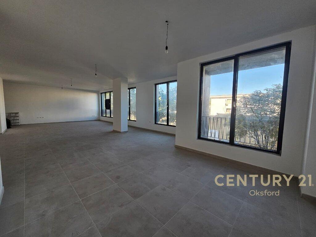 Commercial space for rent at Zirkon Residence