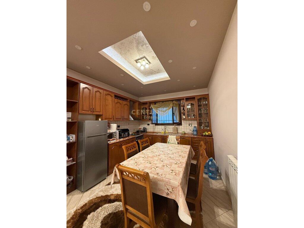 Appartamento 2+1+Posto Auto in Affitto a Kodra e Priftit, Tirana - 550€ | 120 m²
